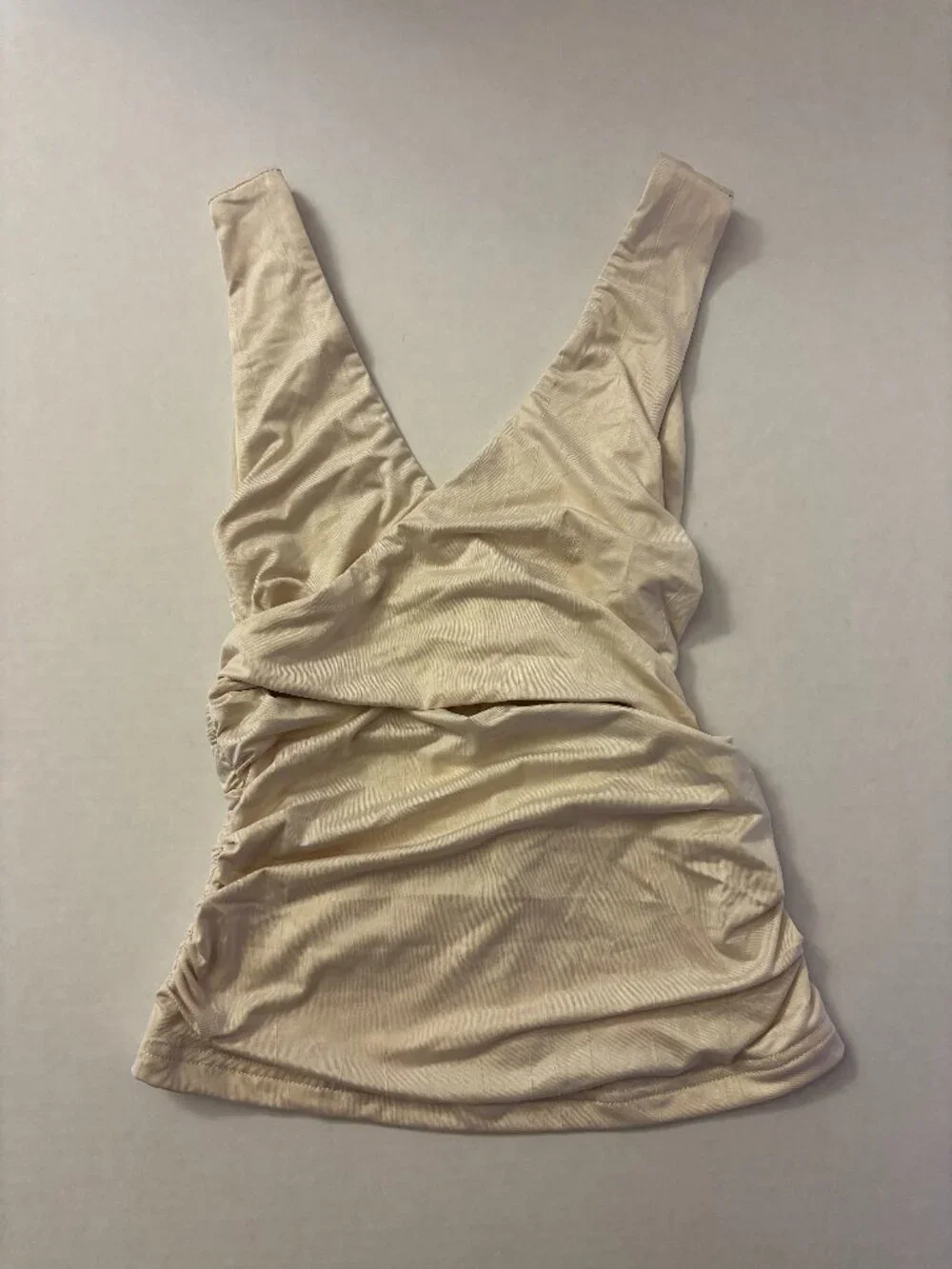 Backless Top - Picture 2 of 4